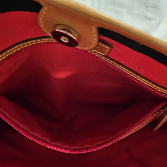 Dooney & Bourke Tote Cabriolet Strap Handle Large Cindy, Black/Tan, NEW SOLD OUT - Picture 8 of 11